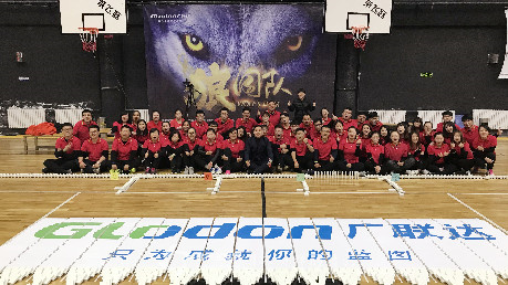 廣聯(lián)達哈爾濱“狼團隊”的多米諾骨牌挑戰(zhàn)賽