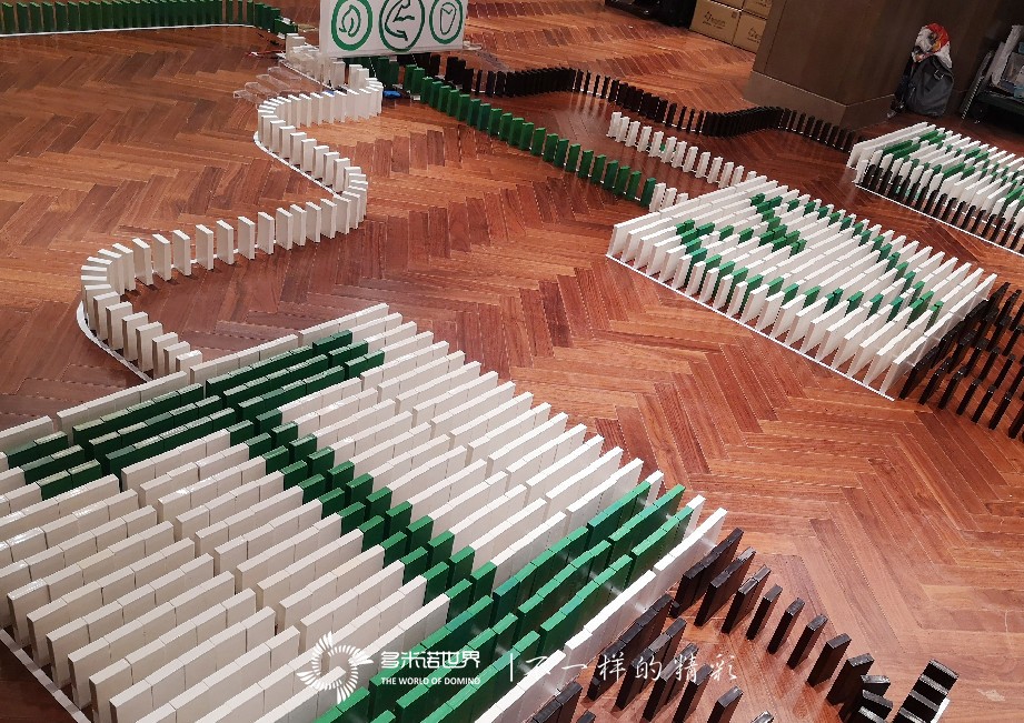 多米諾譜寫施耐德智慧城市